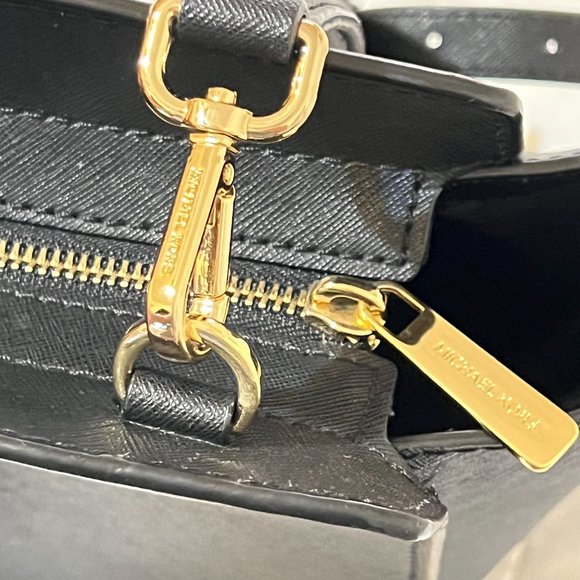 MICHAEL KORS  BLACK HANGBAG, BLACK WITH GOD TONE HARDWARE - Picture 5 of 16